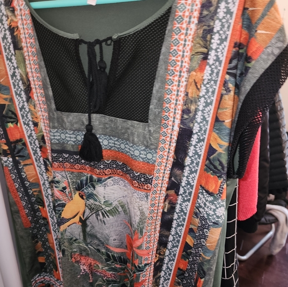 Tops - Picture 2 of 13